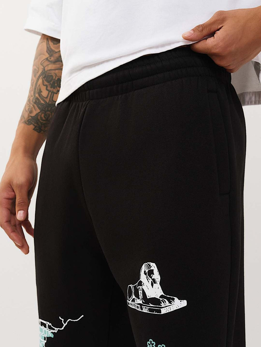 TRUE RELIGION JOGGER GRAPHIC JET BLACK