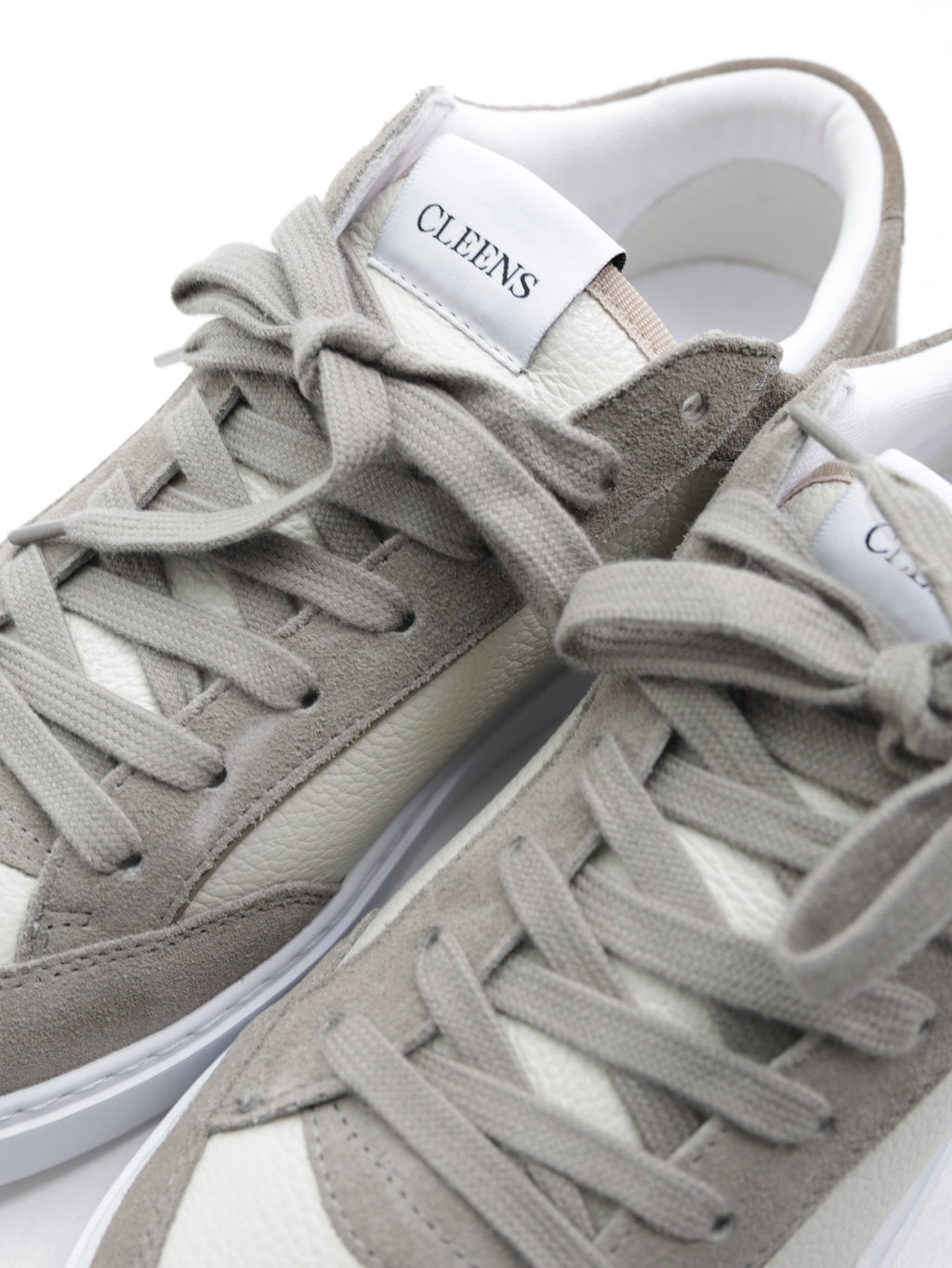 Cleens Sneakers C28 Suede Border White/Light Grey