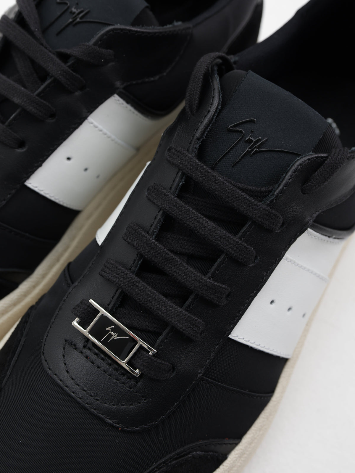 Giuseppe Zanotti Sneakers Z70 White Strioe Suede Top Black/white