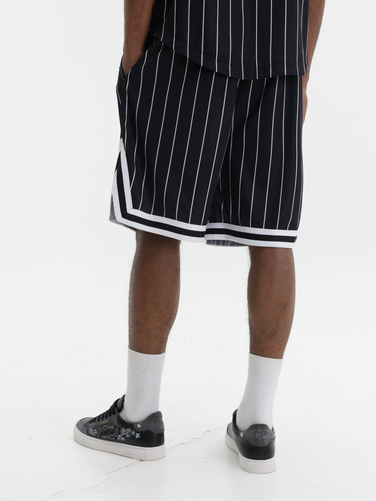 Karl Kani Shorts Pinstripe Mesh Black