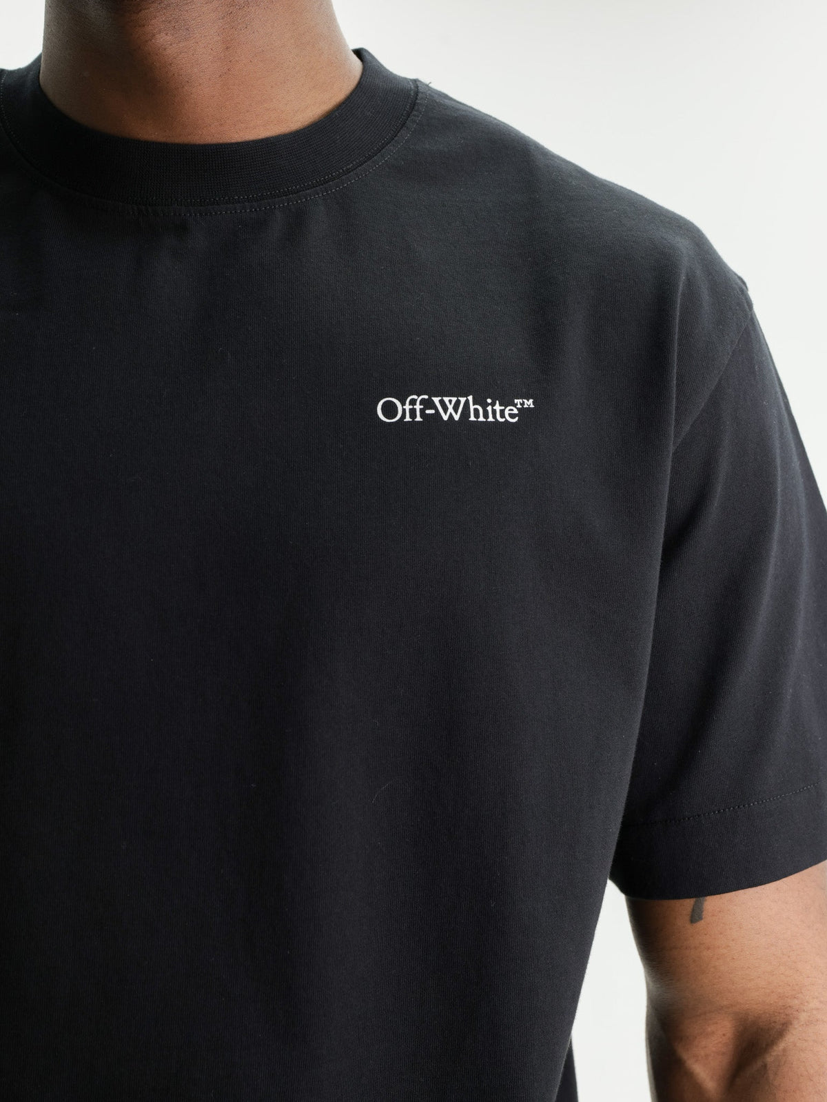 Off - White T-Shirt Half Arrows SS Skate Black