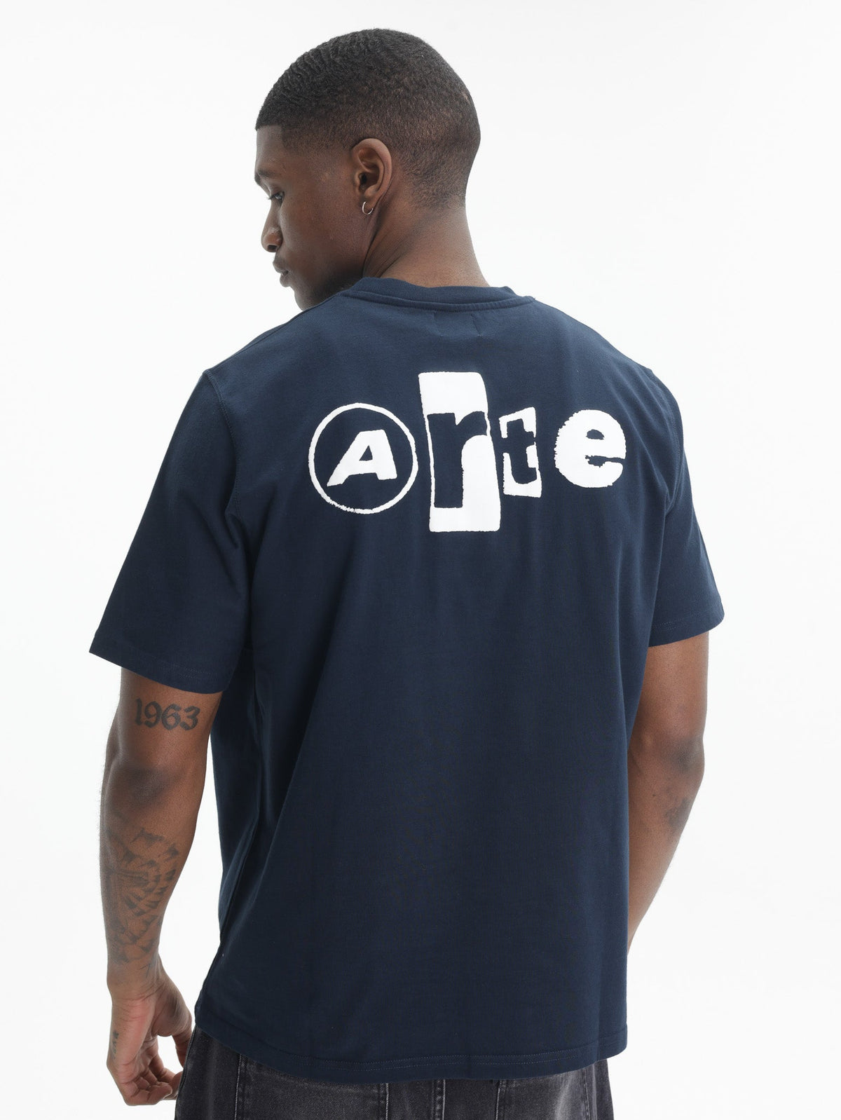 Arte T-Shirt Back Poster Plain Navy