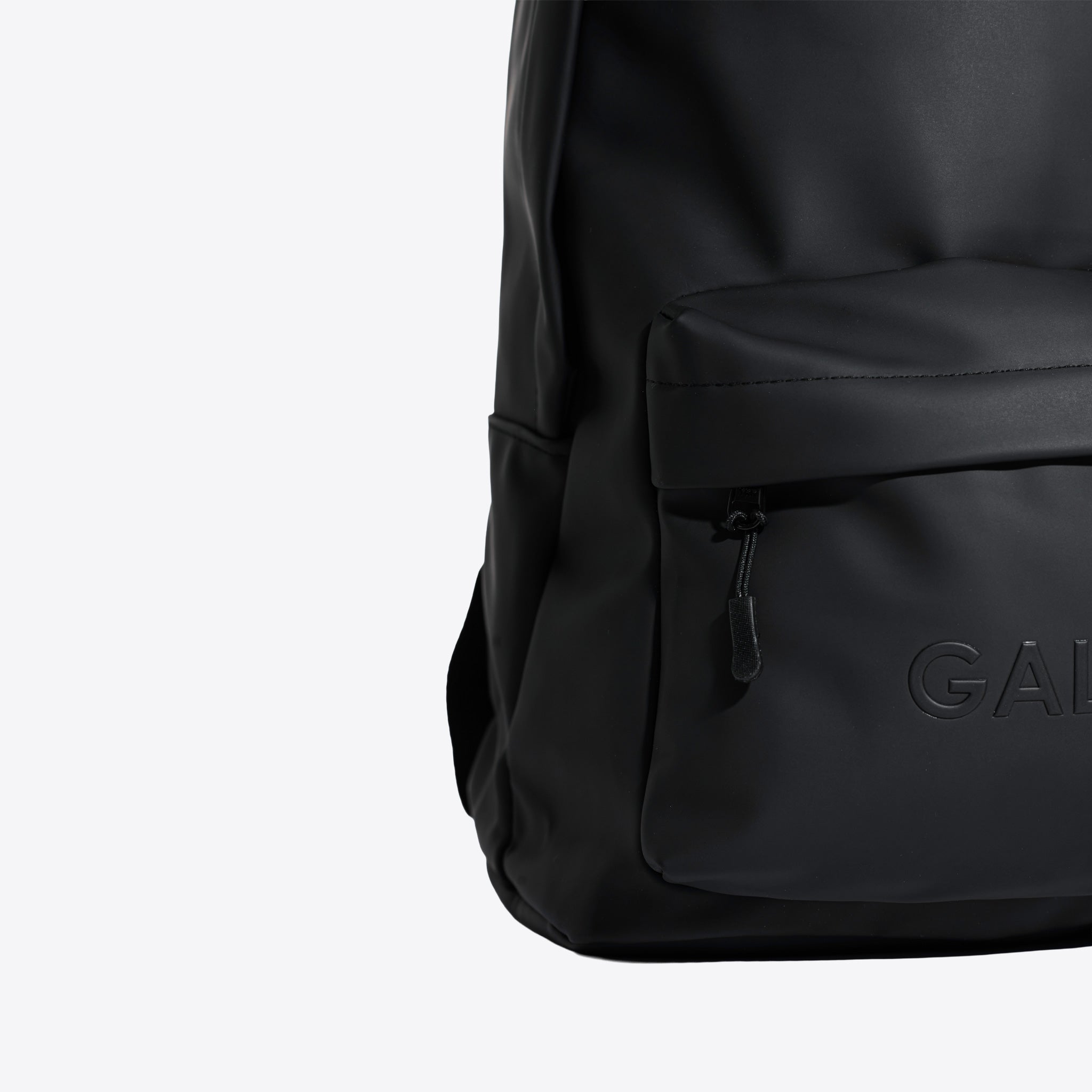 ESSENTIAL BACKPACK