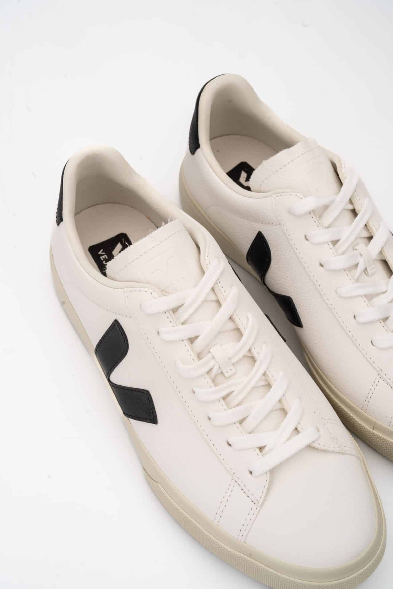 (Core) Veja Ladies Campo Chrome Free Leather Sneaker CP0501537A Extra White Black