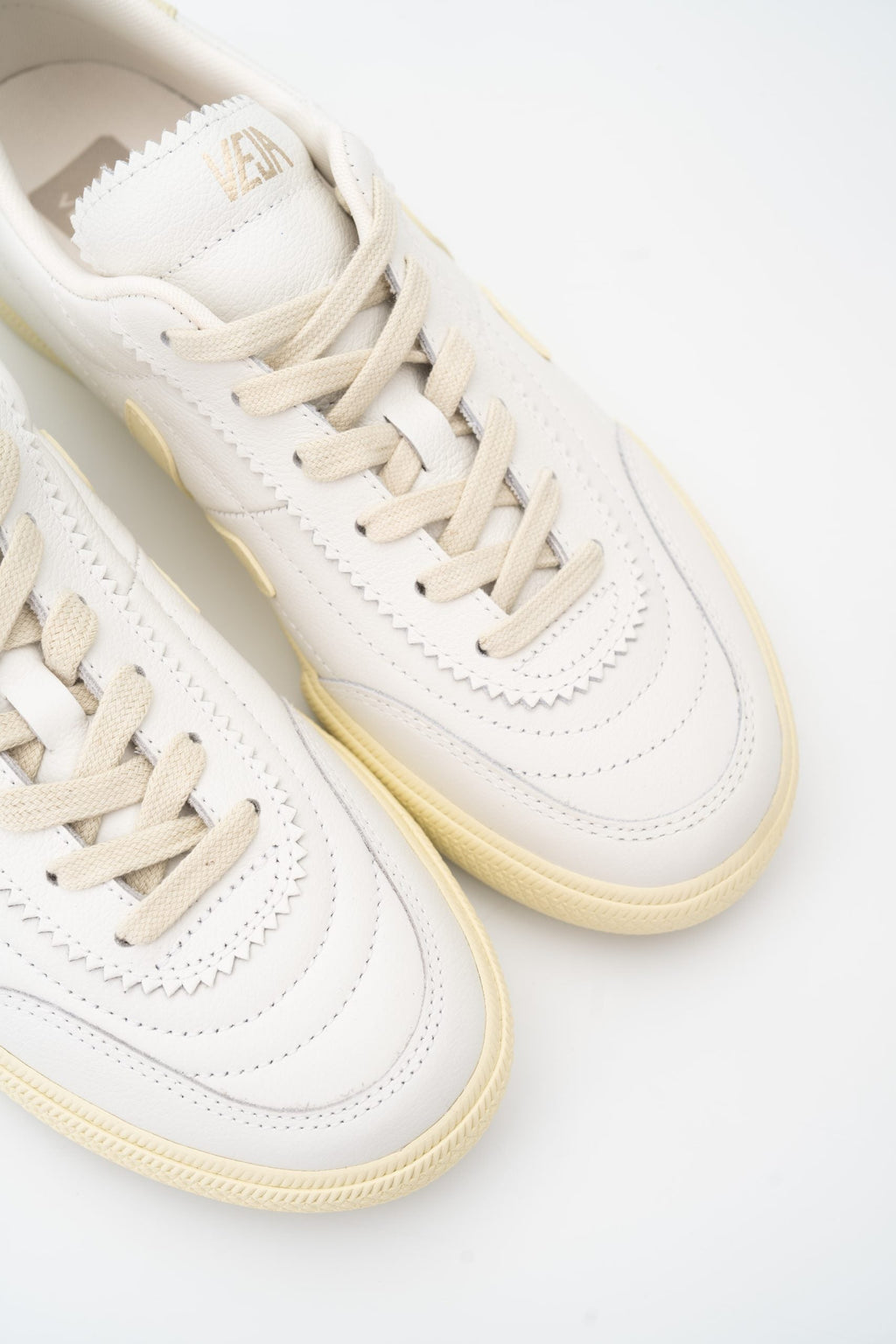 Veja Ladies Paneka O.T Leather Sneaker FU2020709A White Calcaire