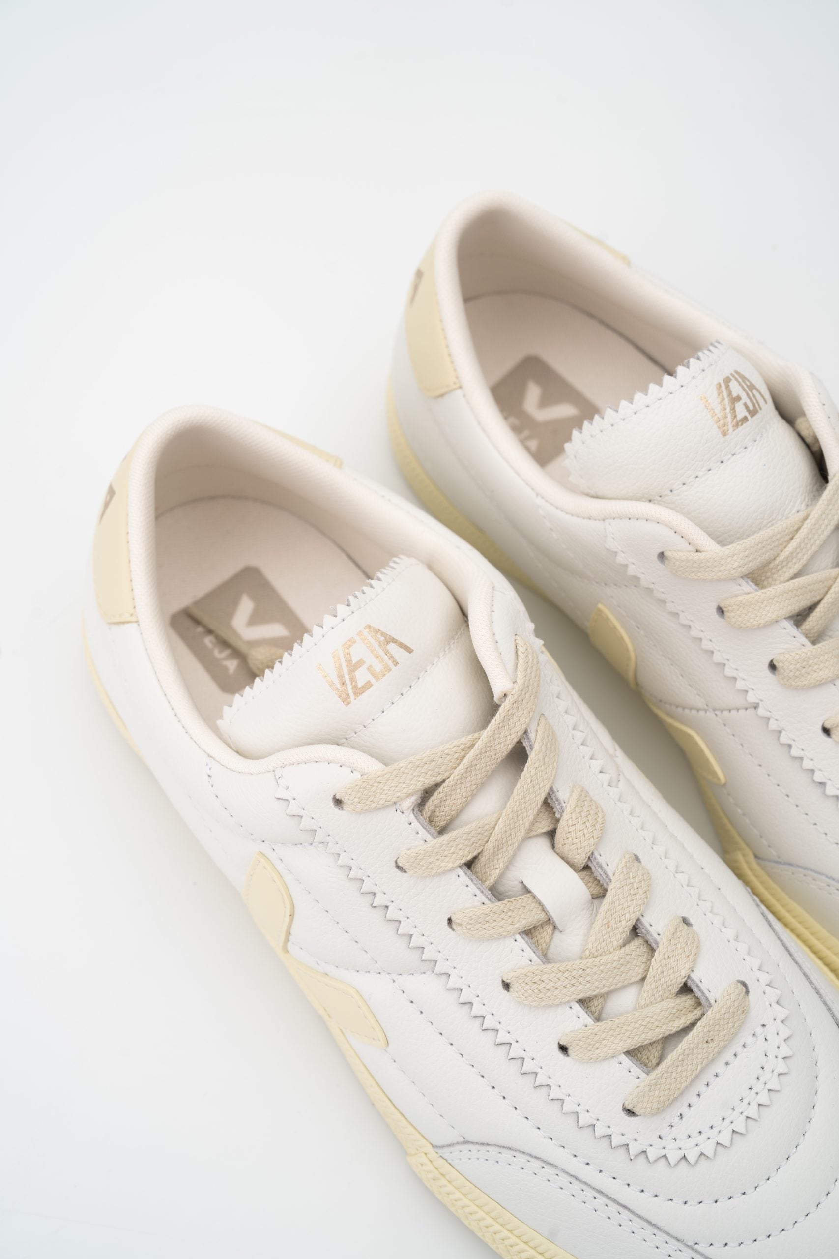 Veja Ladies Paneka O.T Leather Sneaker FU2020709A White Calcaire