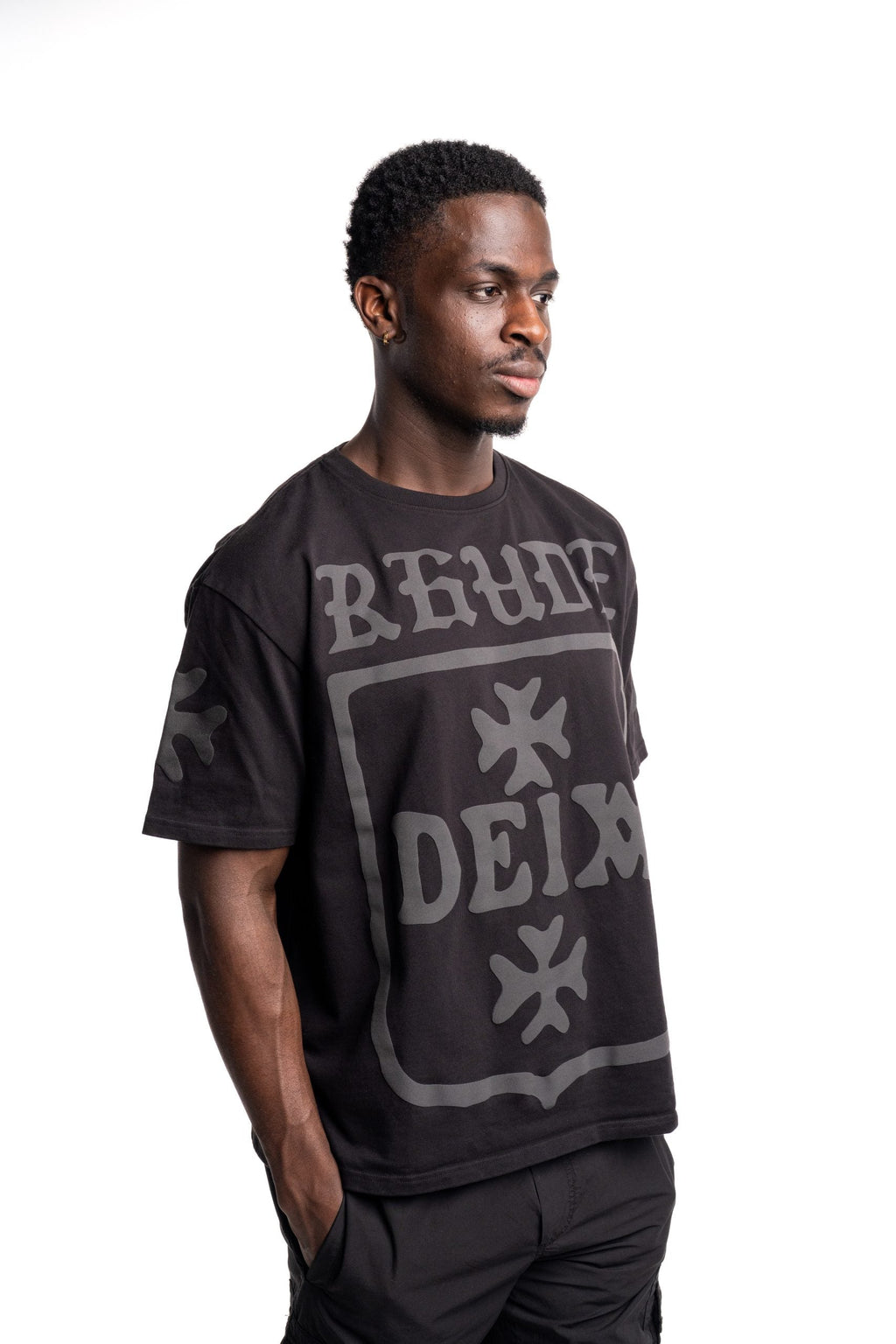 Rhude Men's Deix Shield Oversized Tee Black | RHPF25TT08012-0015