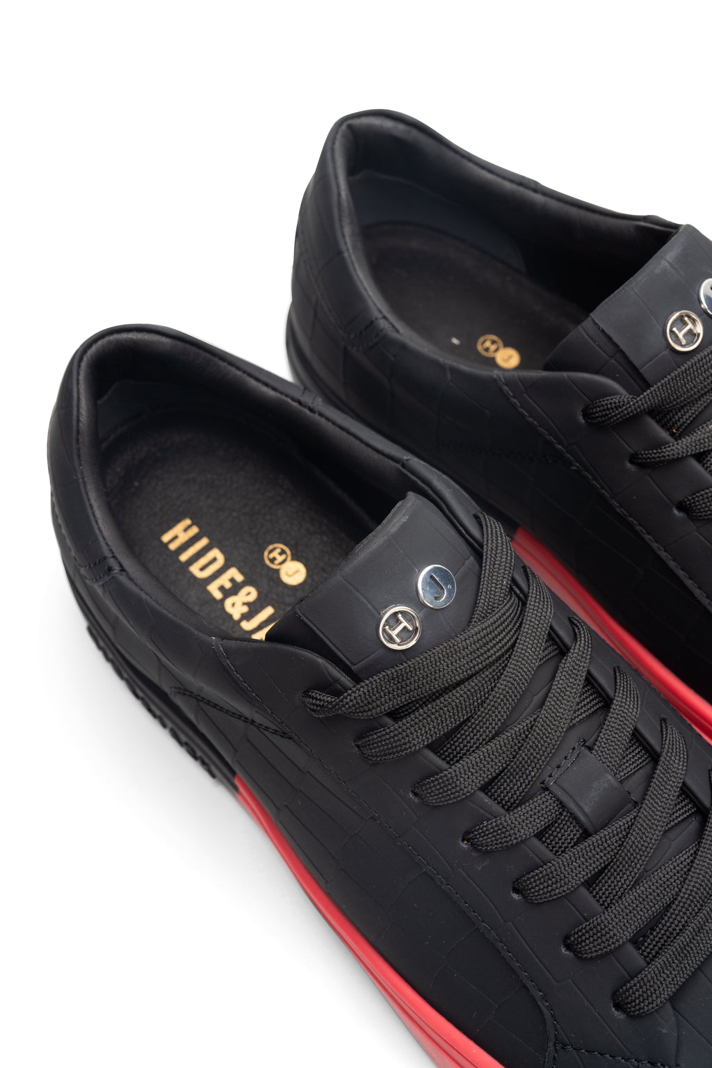 Hide & Jack Men's Low Top Sneaker Essence Idro Nubuck | EIBKL-BLKB-R