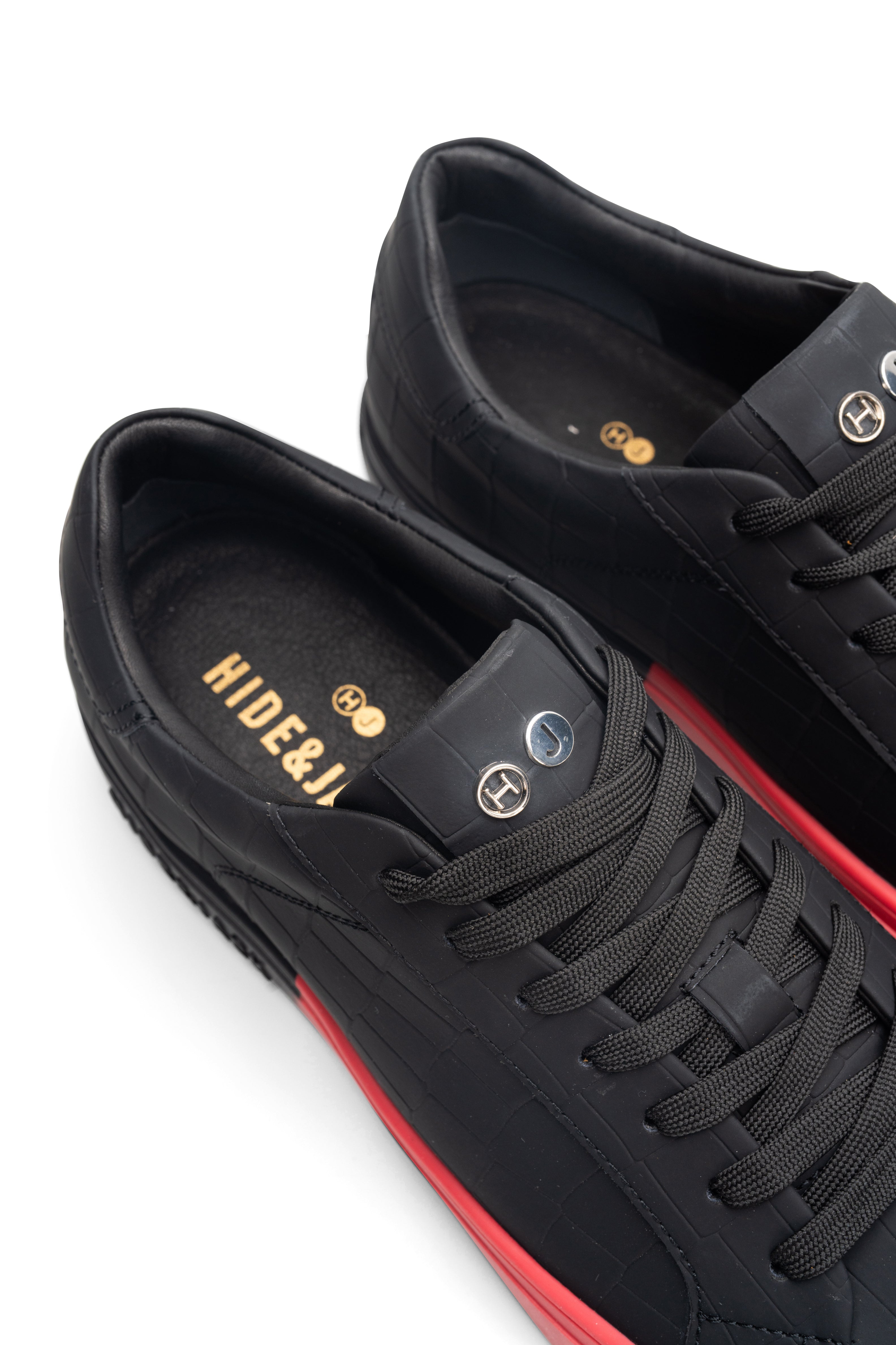 Hide & Jack Men's Low Top Sneaker Essence Idro Nubuck | EIBKL-BLKB-R