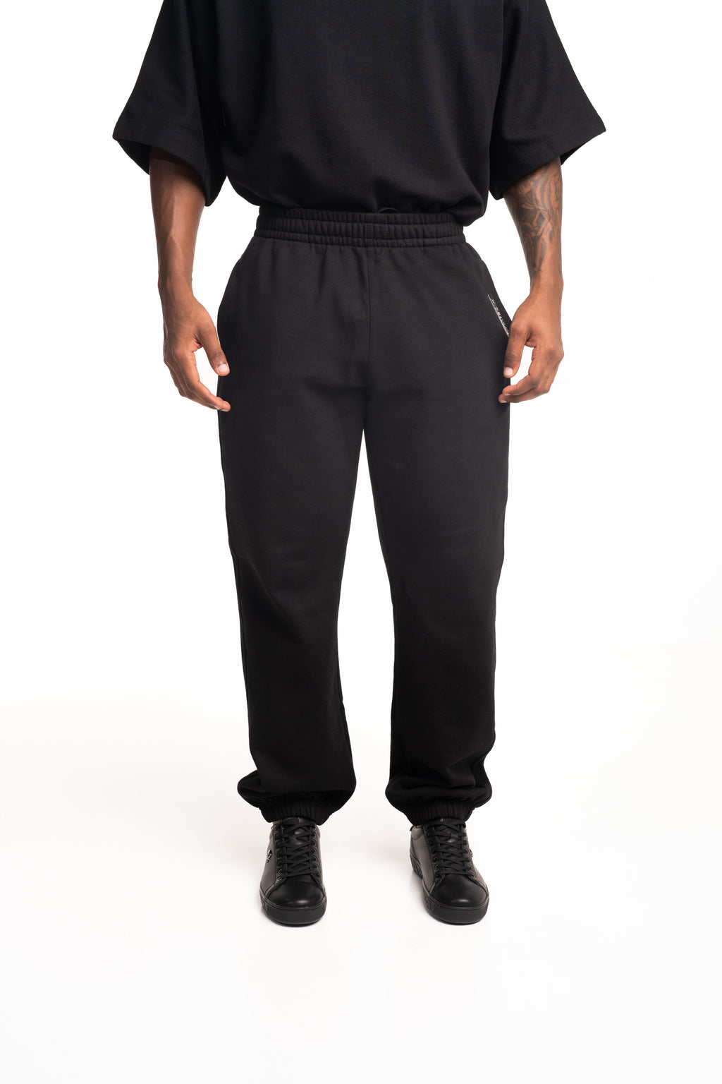 Hydraulics Steel Badge Jogger Black |
