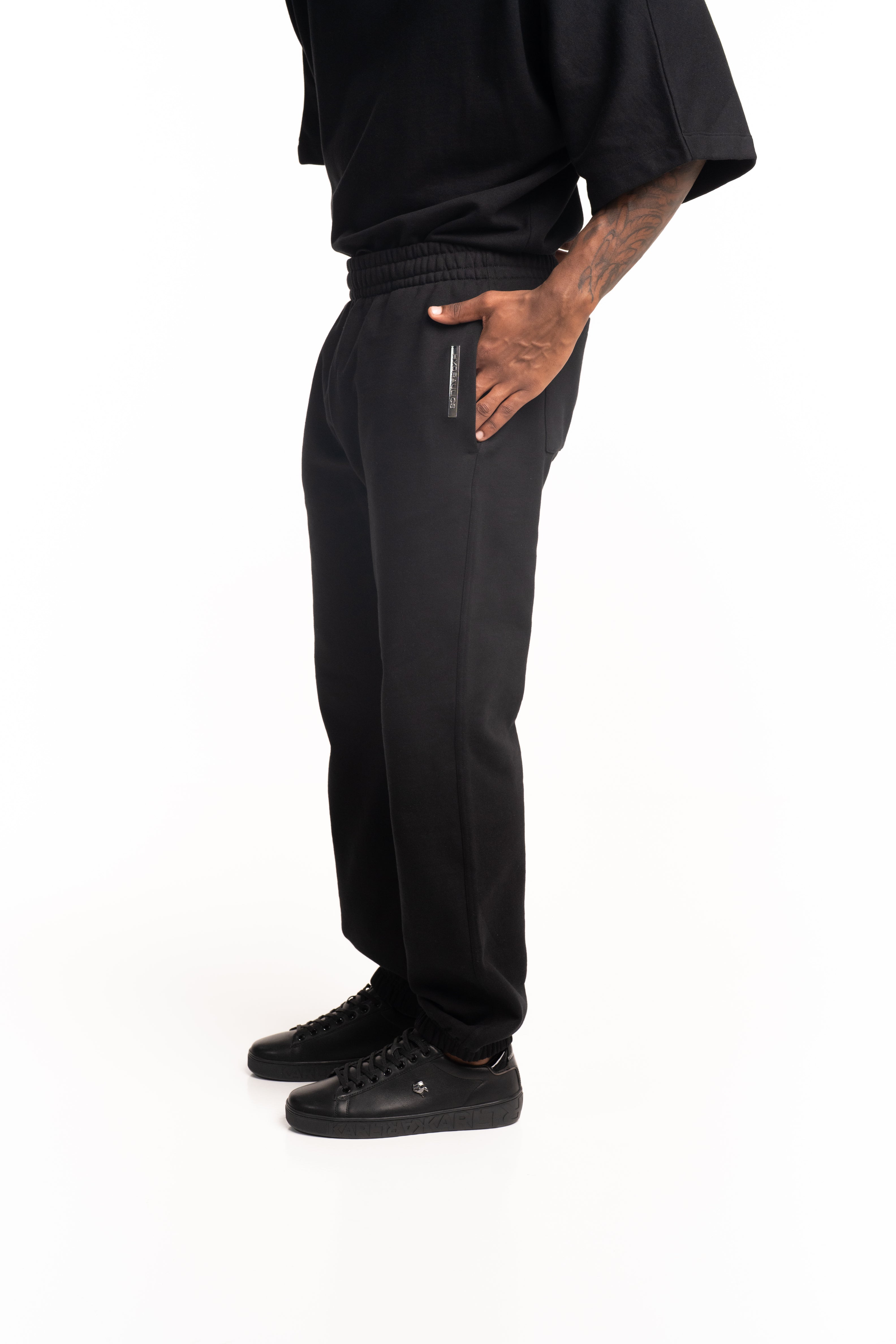 Hydraulics Steel Badge Jogger Black |