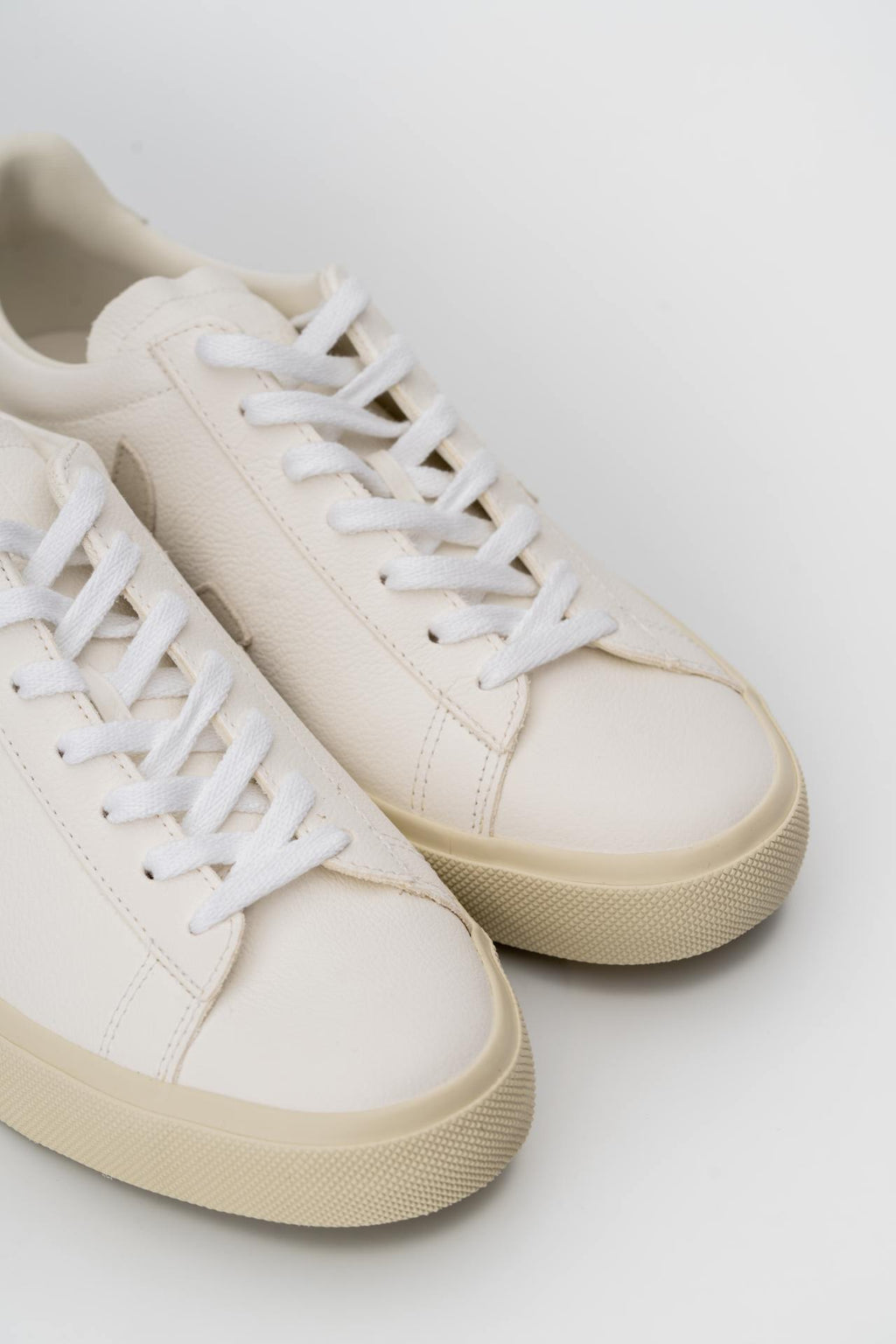 (Core) Veja Woman Sneaker Campo Chrome Free CP0502429A Extra White Natural Suede