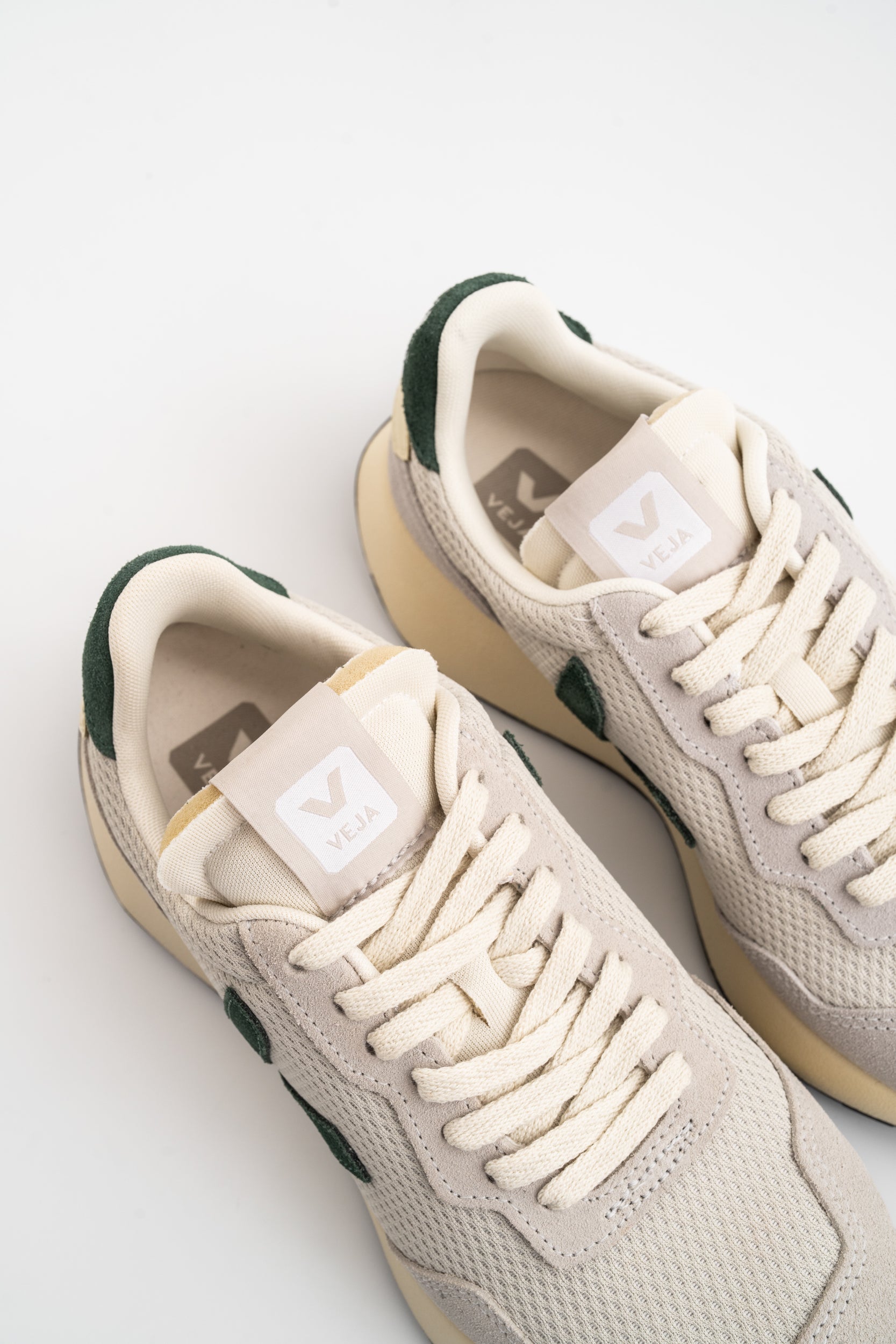Veja Ladies Paulistina Alveomesh Sneaker | PS1820478A- Natural Cyprus