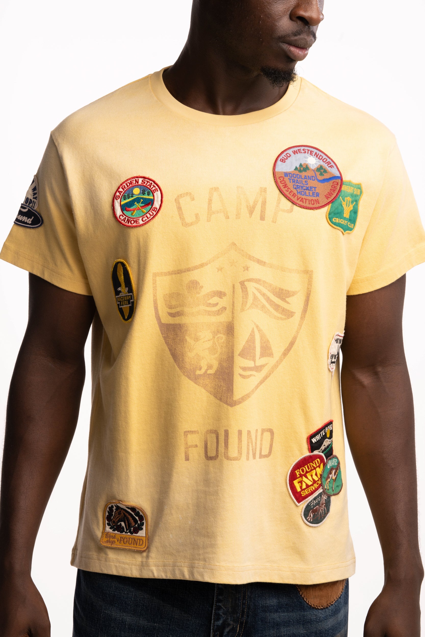 Found Men's Embroidered Patches Camp Tee Washed Yellow | FOSS26TT10012-6365