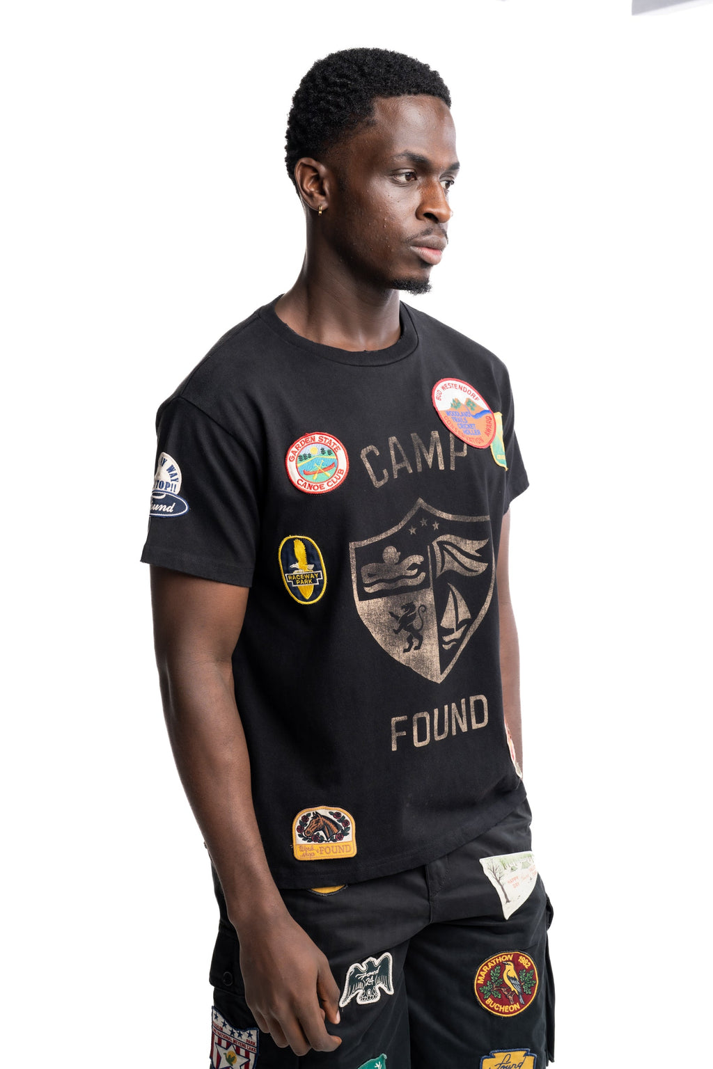 Found Men's Embroidered Patches Camp Tee Washed Black | FOSS26TT10012-0392